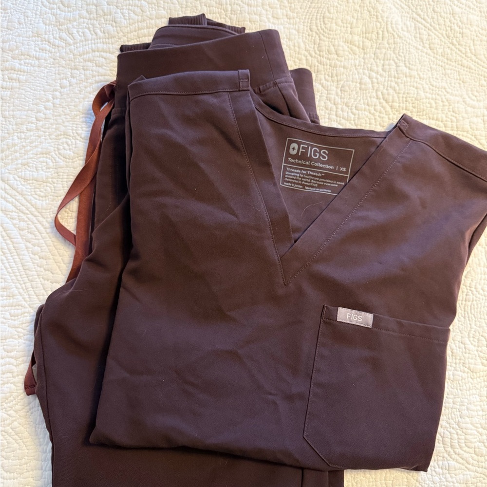Figs Brown Scrub Set